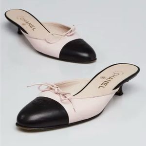 Chanel Vintage Lambskin pale pink black cap toe  CC kitten heel - size 37.5